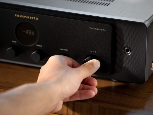 Marantz MODEL 50 Black volume knob close-up