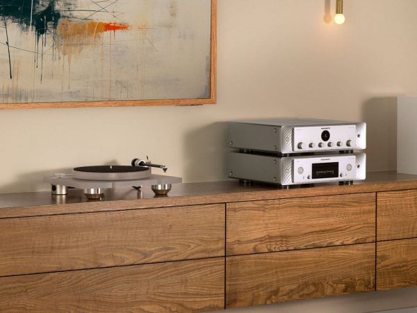 Marantz MODEL 50 Silver Gold with CD 50n and a turntable